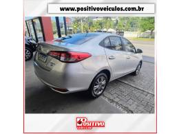 TOYOTA - YARIS - 2021/2022 - Prata - R$ 87.700,00