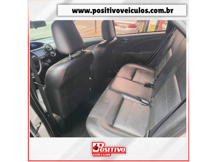 TOYOTA - ETIOS - 2017/2017 - Prata - R$ 65.900,00
