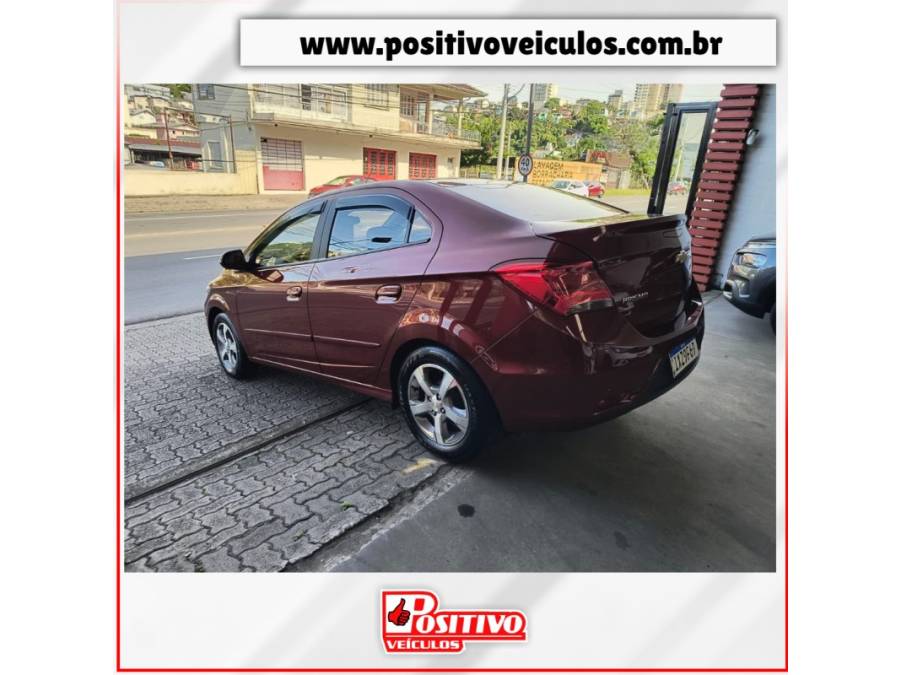 CHEVROLET - PRISMA - 2017/2018 - Vermelha - R$ 66.700,00