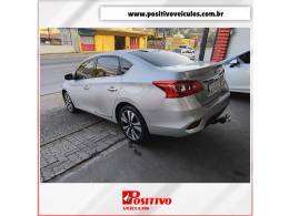 NISSAN - SENTRA - 2017/2018 - Prata - R$ 78.500,00