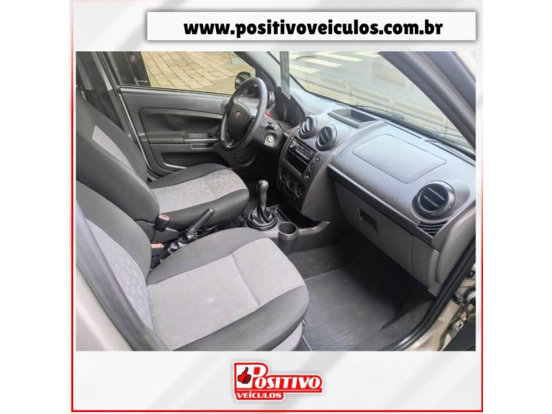 FORD - FIESTA - 2013/2013 - Bege - R$ 33.800,00