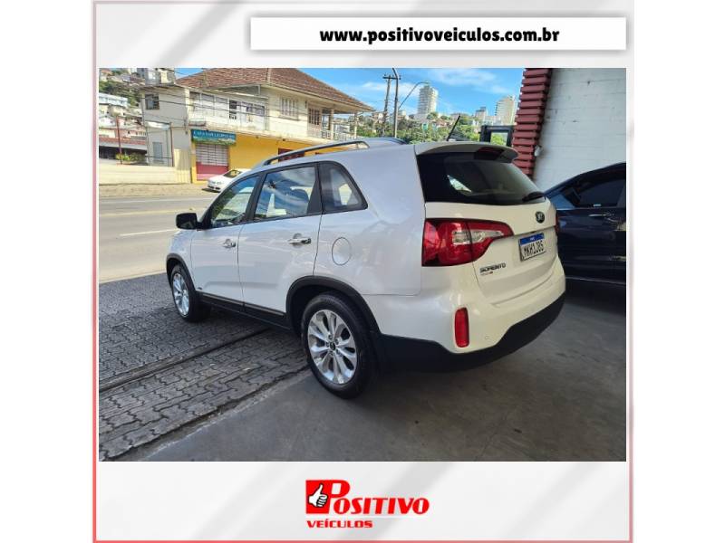 KIA MOTORS - SORENTO - 2014/2015 - Branca - R$ 93.900,00