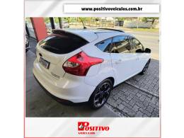 FORD - FOCUS - 2014/2015 - Branca - R$ 59.800,00