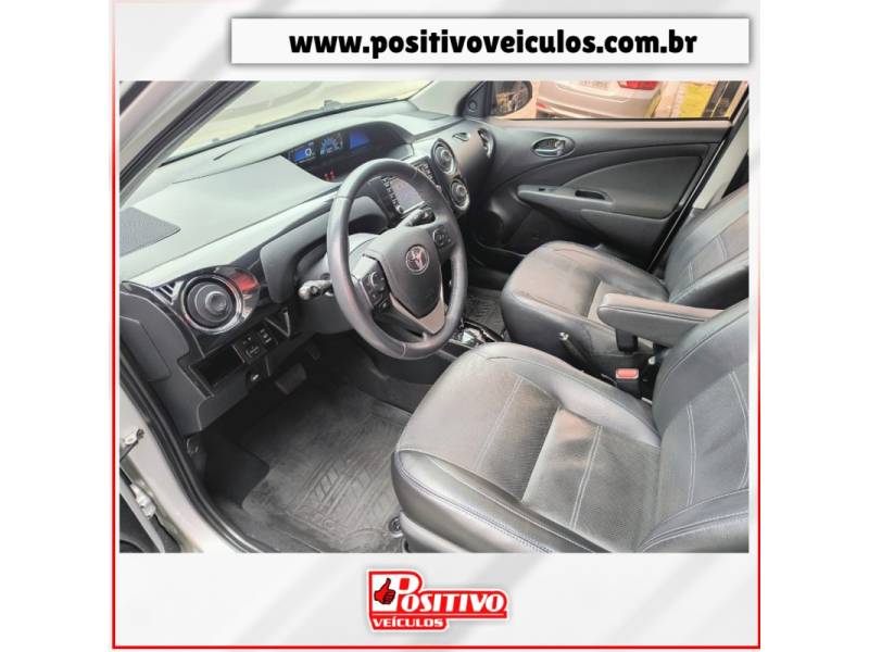 TOYOTA - ETIOS - 2017/2017 - Prata - R$ 65.900,00