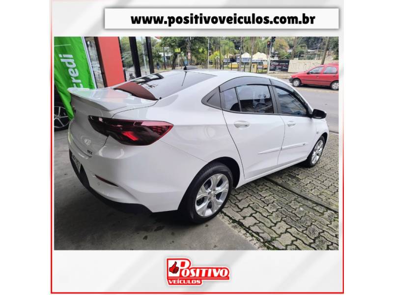 CHEVROLET - ONIX - 2022/2023 - Branca - R$ 82.900,00