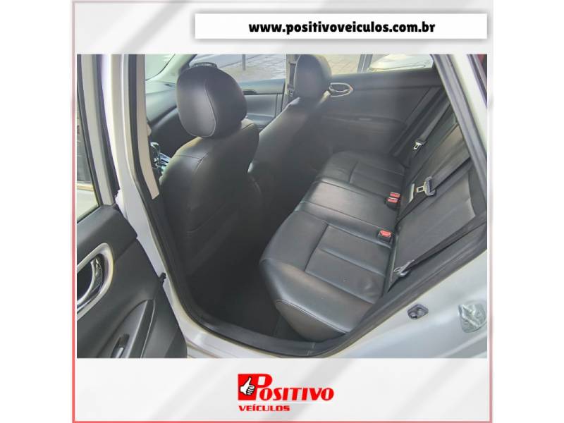 NISSAN - SENTRA - 2017/2018 - Prata - R$ 78.500,00