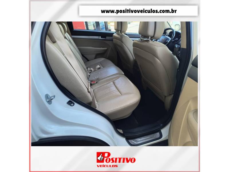 KIA MOTORS - SORENTO - 2014/2015 - Branca - R$ 93.900,00