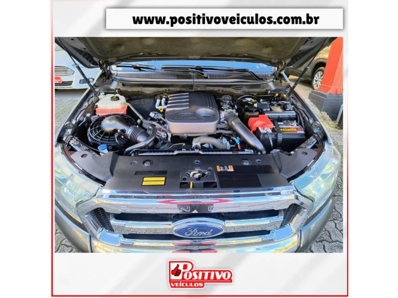 FORD - RANGER - 2018/2019 - Cinza - R$ 144.500,00