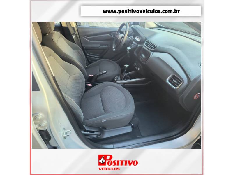 CHEVROLET - ONIX - 2013/2013 - Prata - R$ 44.500,00