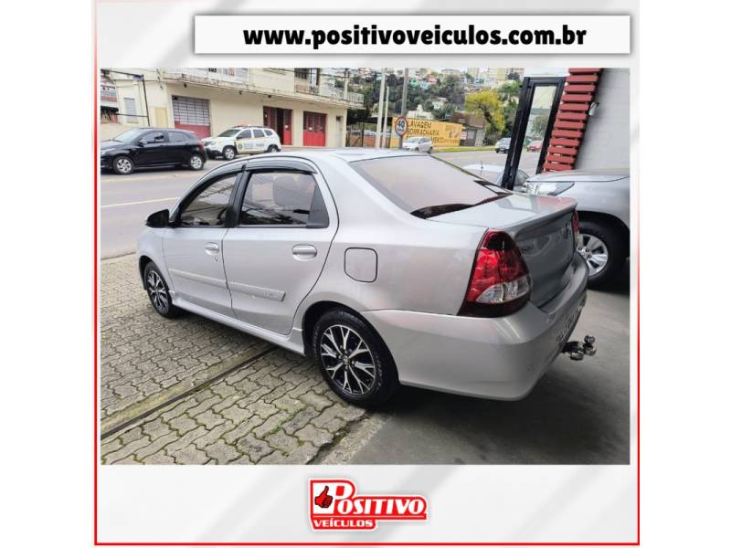 TOYOTA - ETIOS - 2017/2017 - Prata - R$ 65.900,00
