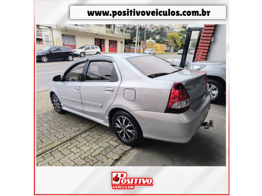 TOYOTA - ETIOS - 2017/2017 - Prata - R$ 65.900,00