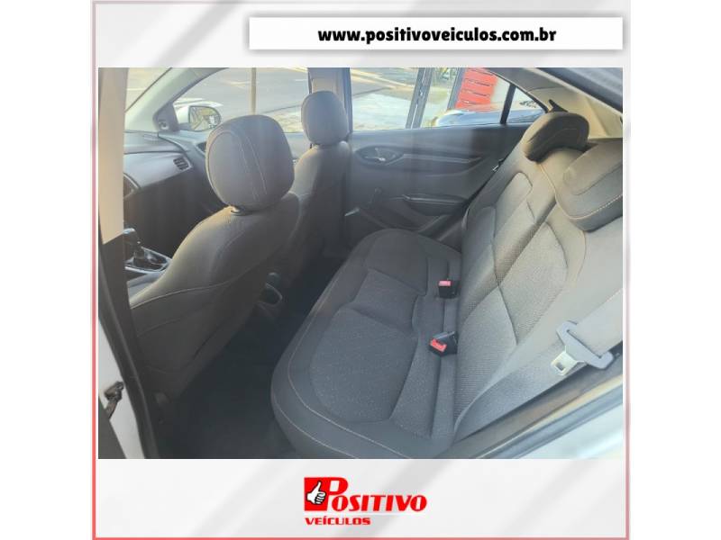 CHEVROLET - ONIX - 2013/2013 - Prata - R$ 44.500,00