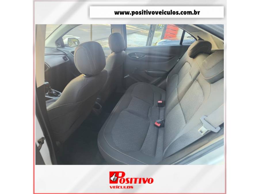 CHEVROLET - ONIX - 2013/2013 - Prata - R$ 44.500,00