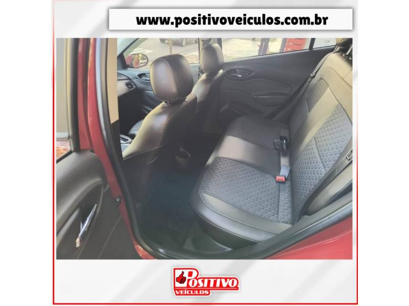 CHEVROLET - PRISMA - 2017/2018 - Vermelha - R$ 66.700,00