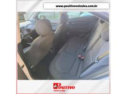 CHEVROLET - ONIX - 2015/2015 - Branca - R$ 59.500,00