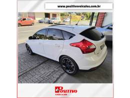FORD - FOCUS - 2014/2015 - Branca - R$ 59.800,00