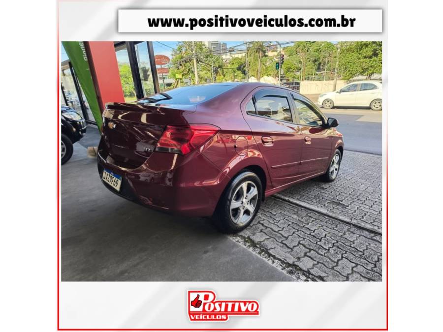 CHEVROLET - PRISMA - 2017/2018 - Vermelha - R$ 66.700,00