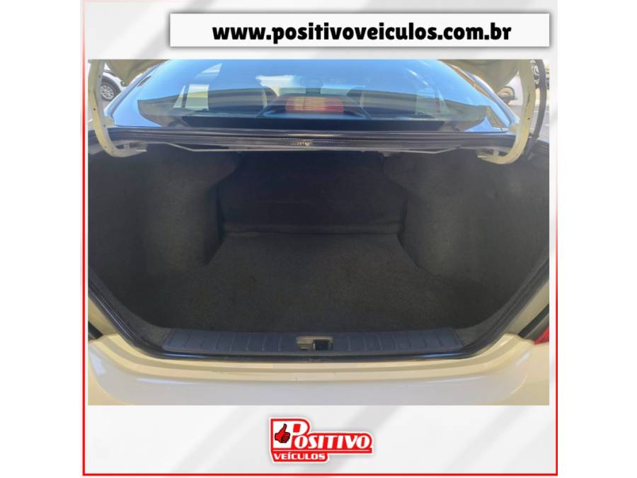 NISSAN - VERSA - 2019/2020 - Branca - R$ 67.700,00