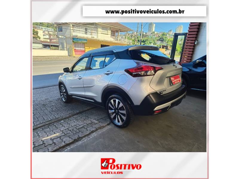 NISSAN - KICKS - 2017/2018 - Prata - R$ 82.500,00