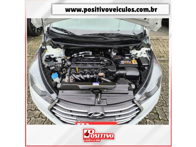 HYUNDAI - HB20S - 2016/2017 - Branca - R$ 59.700,00
