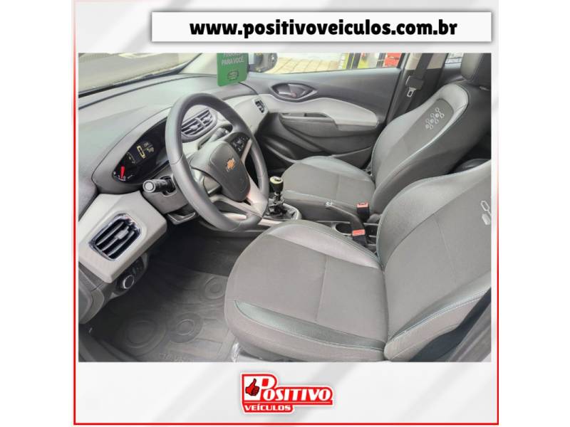 CHEVROLET - ONIX - 2018/2019 - Prata - R$ 62.500,00