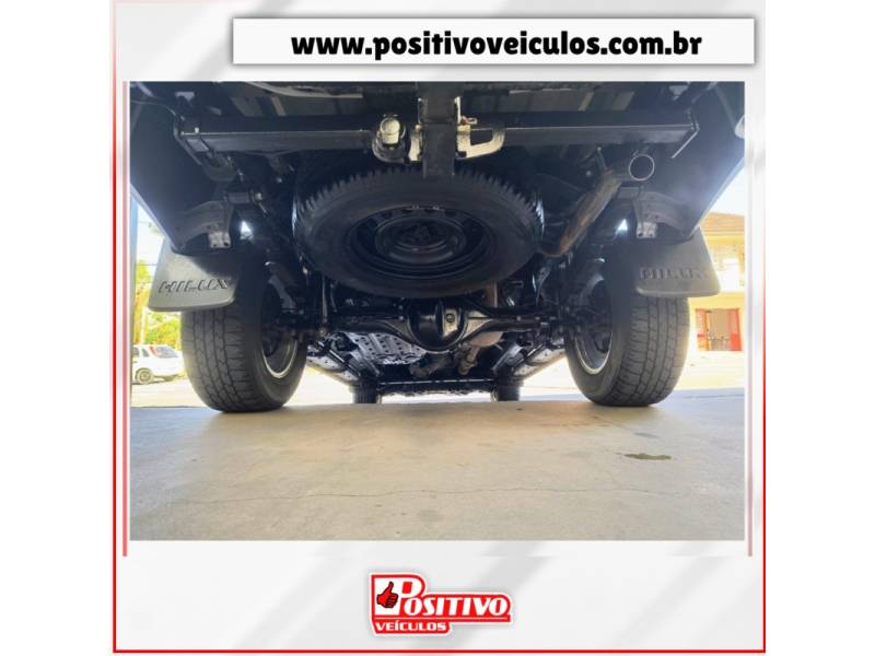 TOYOTA - HILUX - 2018/2018 - Prata - R$ 164.700,00