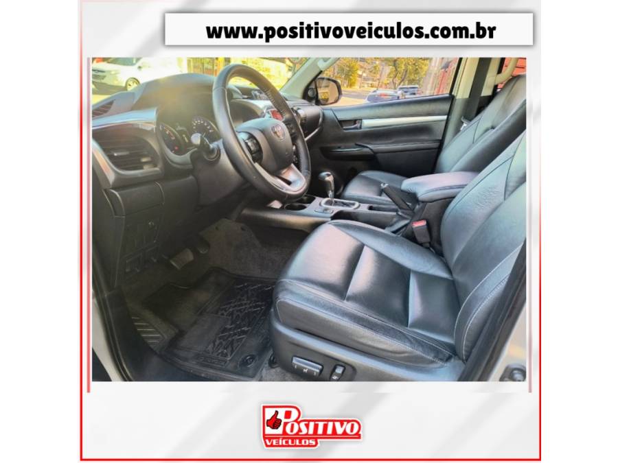 TOYOTA - HILUX - 2018/2018 - Prata - R$ 164.700,00