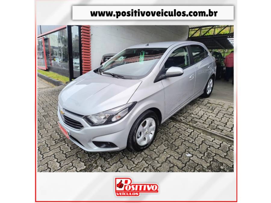 CHEVROLET - ONIX - 2018/2019 - Prata - R$ 62.500,00