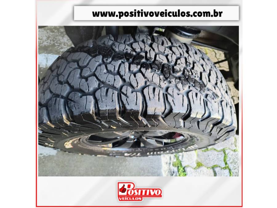TOYOTA - HILUX SW4 - 2009/2009 - Preta - R$ 108.900,00