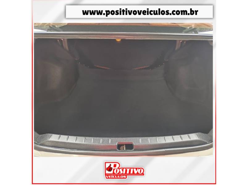 TOYOTA - ETIOS - 2017/2017 - Prata - R$ 65.900,00