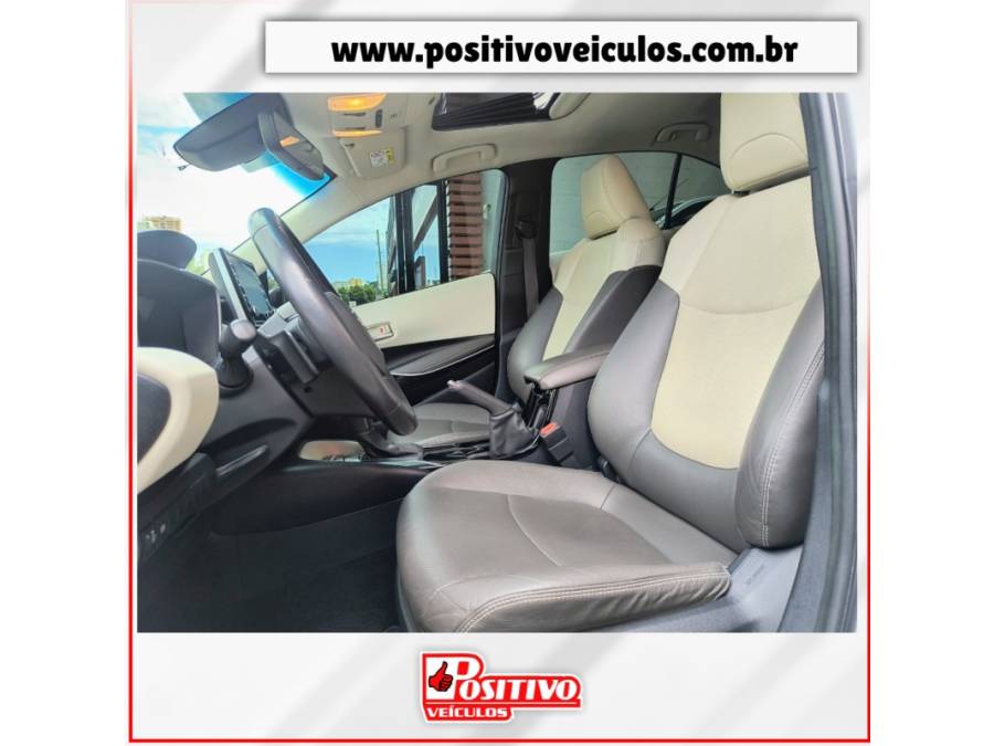 TOYOTA - COROLLA - 2021/2022 - Prata - R$ 139.700,00