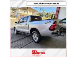 TOYOTA - HILUX - 2018/2018 - Prata - R$ 168.900,00