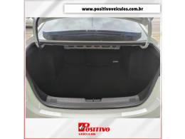 CHEVROLET - ONIX - 2023/2024 - Branca - R$ 97.500,00