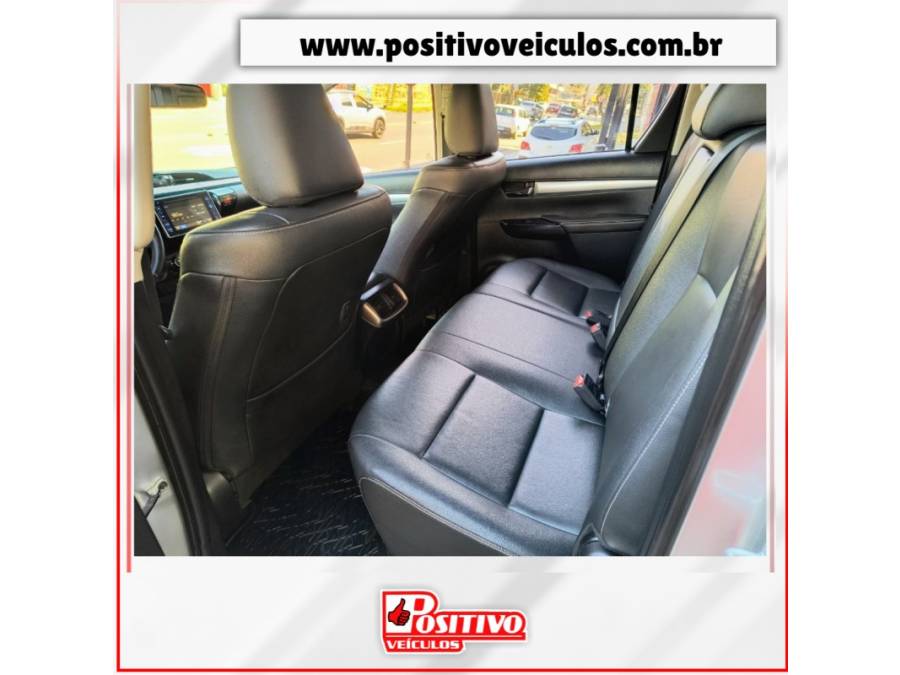 TOYOTA - HILUX - 2018/2018 - Prata - R$ 164.700,00