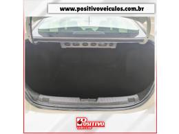 CHEVROLET - ONIX - 2023/2024 - Branca - R$ 82.900,00