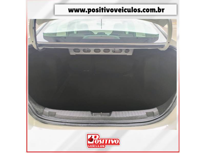 CHEVROLET - ONIX - 2023/2024 - Branca - R$ 82.900,00