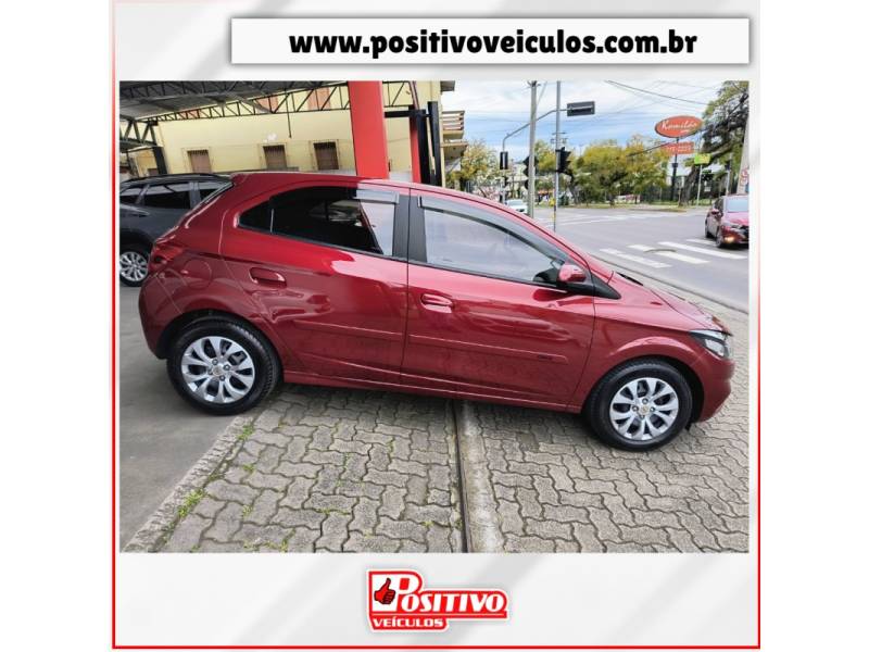 CHEVROLET - ONIX - 2018/2018 - Vermelha - R$ 58.900,00